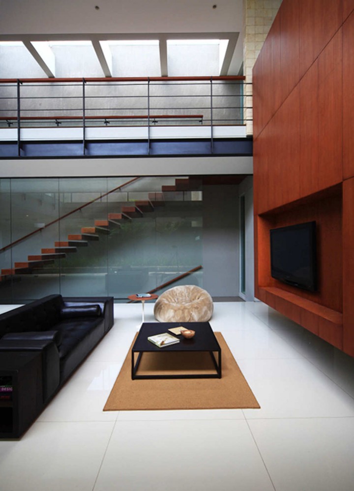 Tan Residence / Chrystalline Artchitect