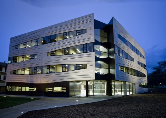Hedley Bull Centre / Lyons