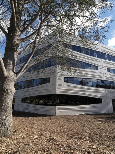 Hedley Bull Centre / Lyons