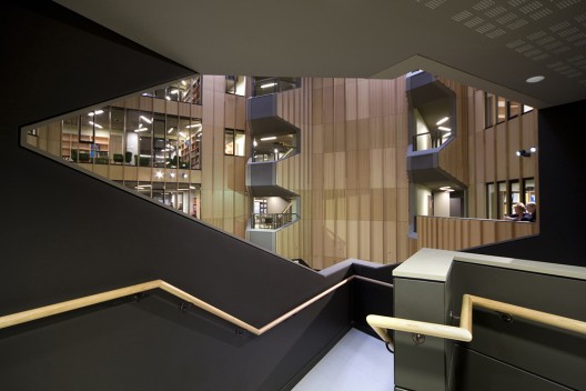 Hedley Bull Centre / Lyons