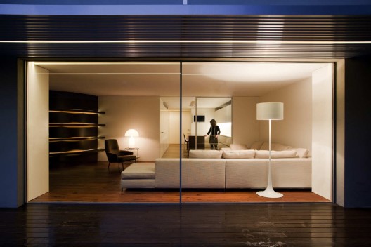 House Built Into The City / Fran Silvestre Arquitectos