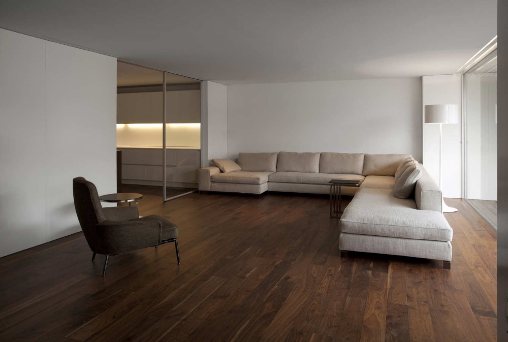 House Built Into The City / Fran Silvestre Arquitectos