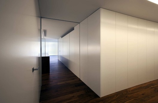 House Built Into The City / Fran Silvestre Arquitectos