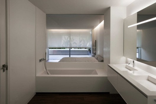 House Built Into The City / Fran Silvestre Arquitectos