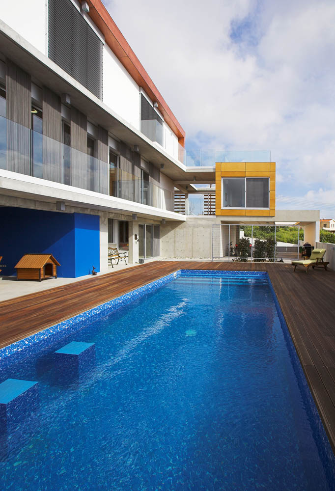 Petros & Andri Residence / VARDAstudio