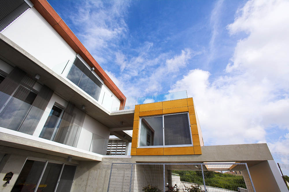 Petros & Andri Residence / VARDAstudio
