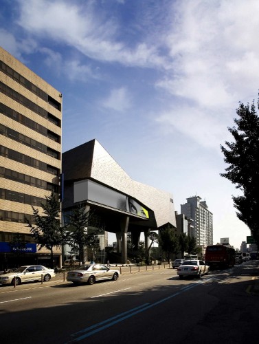 Xi Gallery / SKM Architects