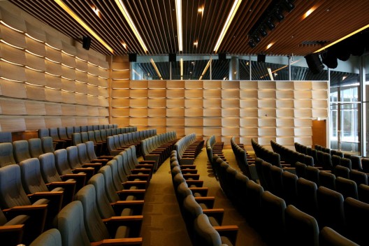 Xi Gallery / SKM Architects