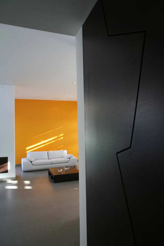 The Antoniou Residence / Koutsoftides Architects