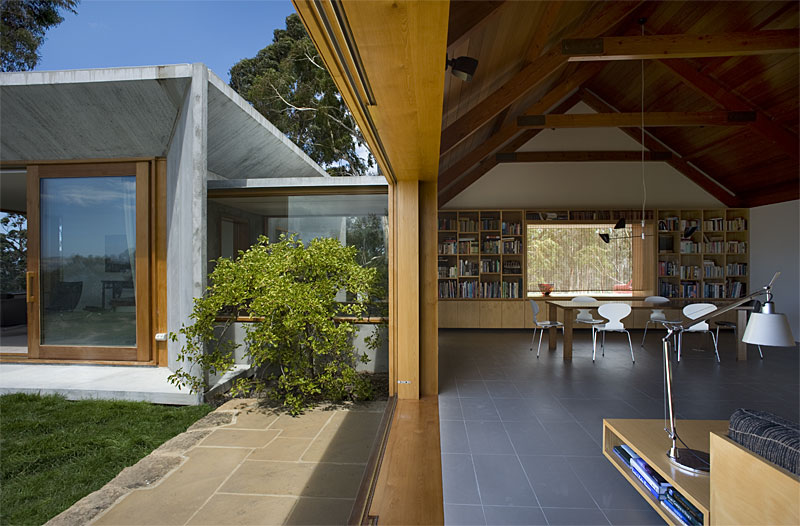 Trial Bay House / James Jones / HBV Architects