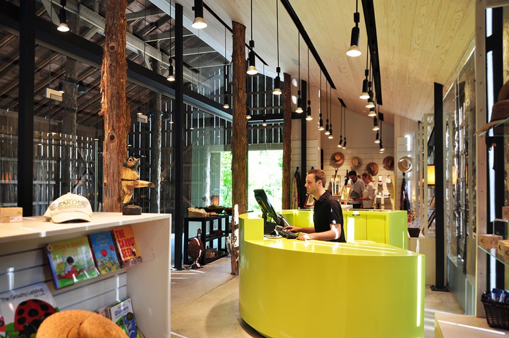 Yew Dell Gardens Visitor Center / De Leon & Primmer Architecture Workshop