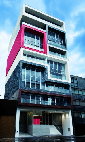 Filadelfia Corporate Suites / BNKR Arquitectura