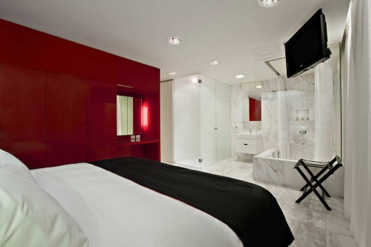 Filadelfia Corporate Suites / BNKR Arquitectura