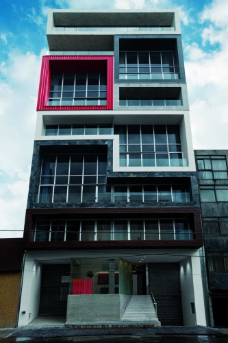 Filadelfia Corporate Suites / BNKR Arquitectura