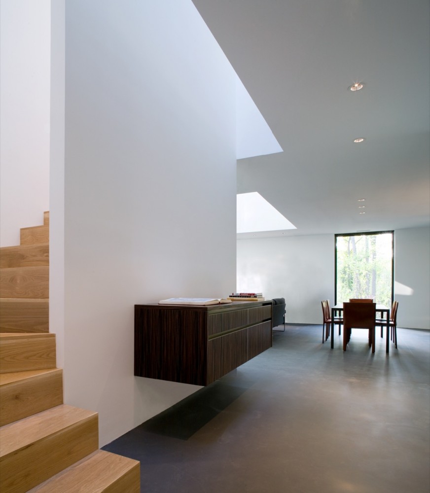 Black White Residence / David Jameson Architect