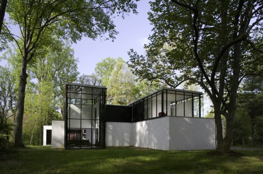 Black White Residence / David Jameson Architect