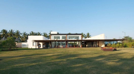 Khadakvasla House / SPASM Design Architects