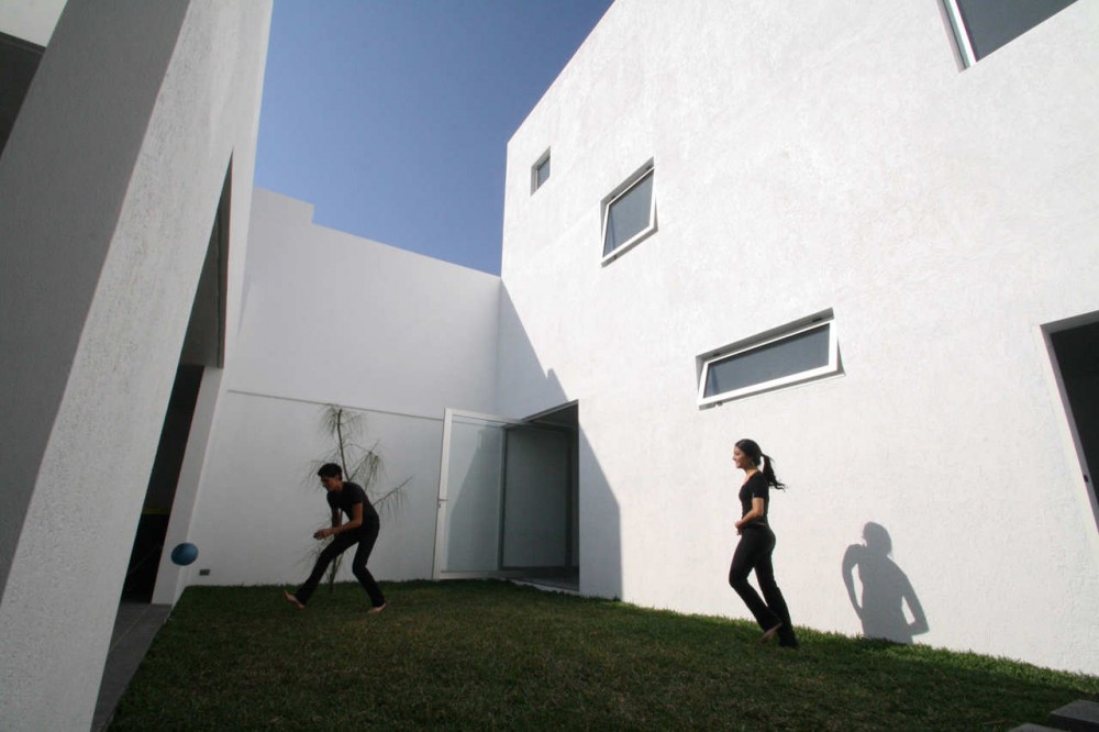 Casa 4 Planos / Dear Architects