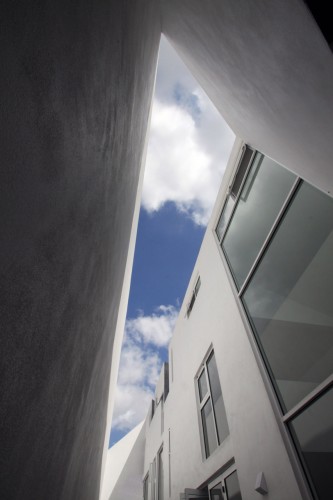 Casa De Uno / Dear Architects
