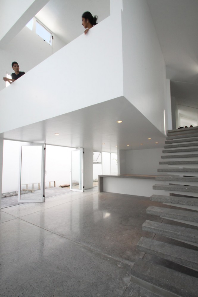 Casa De Uno / Dear Architects