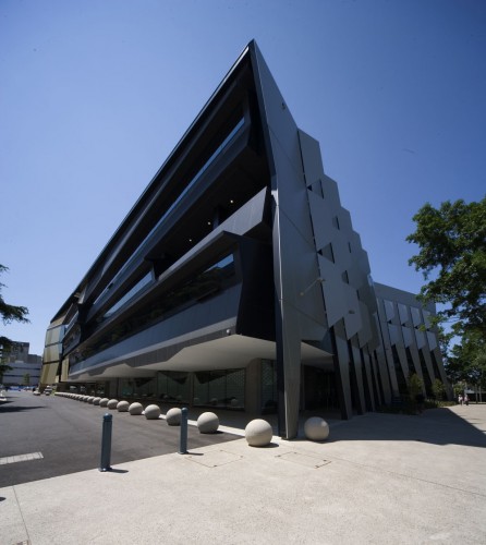 Univesity of New South Wales Law Building / Lyons