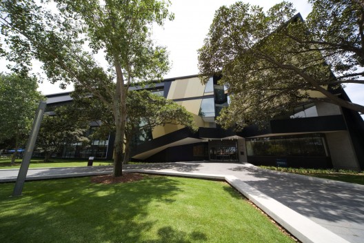 Univesity of New South Wales Law Building / Lyons