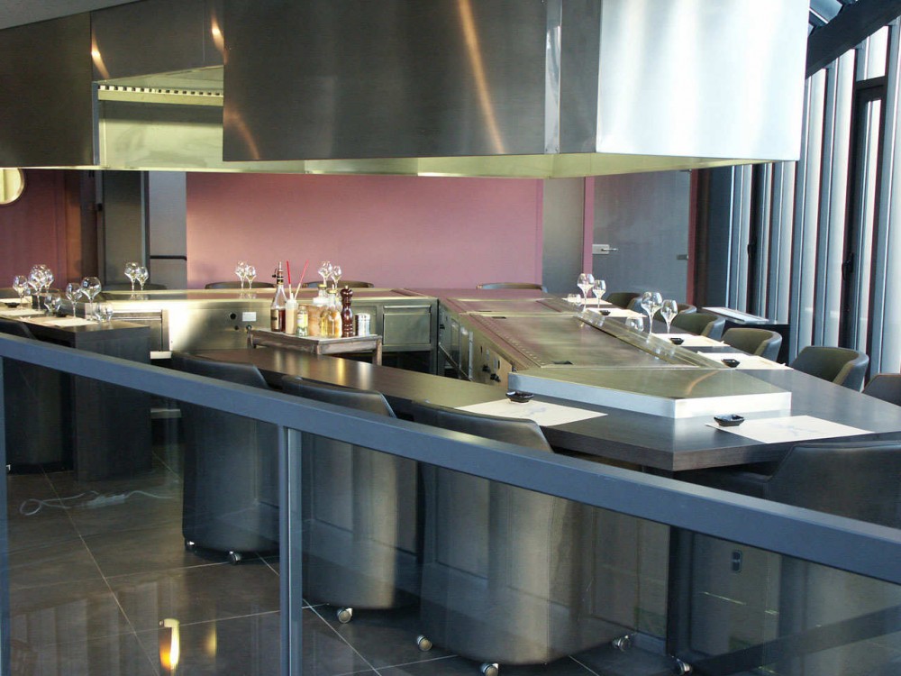 Tai Shogun Restaurant / Barré Lambot Architectes