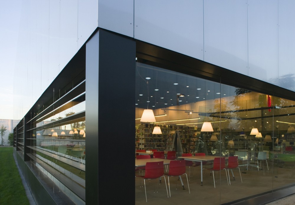 Palo Verde Library and Maryvale Community Center / Gould Evans and Wendell Burnette Architects