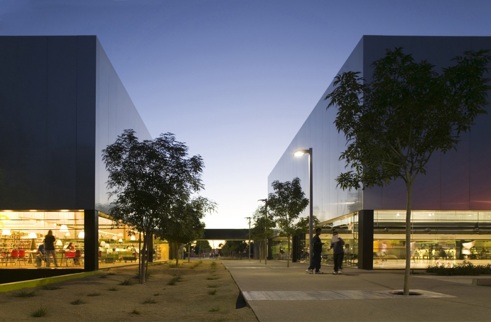 Palo Verde Library and Maryvale Community Center / Gould Evans and Wendell Burnette Architects