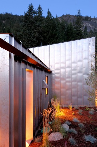 Miner's Refuge / Johnston Architects