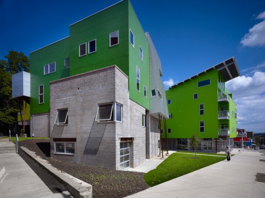 Glass Lofts / Front Studio Architects
