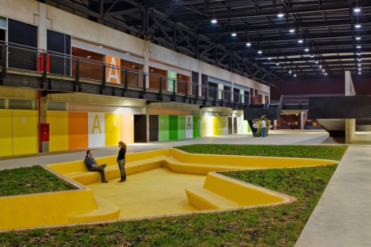 CEU Pimentas / Biselli + Katchborian architects