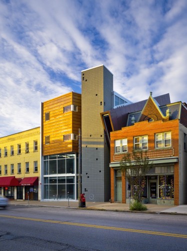 Liberty Medical Center / Front Studio Architects