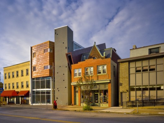 Liberty Medical Center / Front Studio Architects