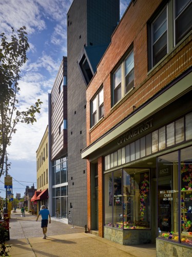 Liberty Medical Center / Front Studio Architects
