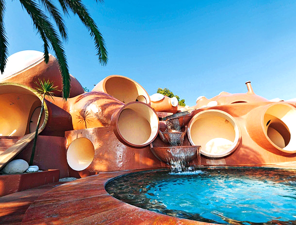 AD Classics: Palais Bulles / Antti Lovag