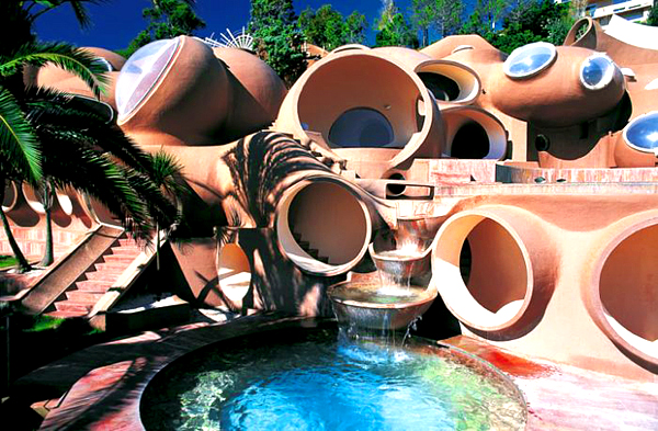 AD Classics: Palais Bulles / Antti Lovag