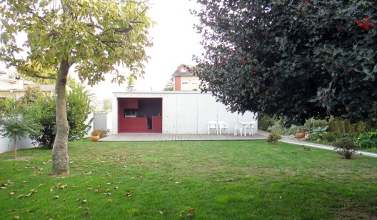 Garage & Garden Facilities / Nuno Castro