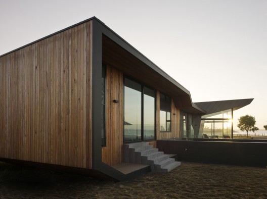 Beached House / BKK Architects
