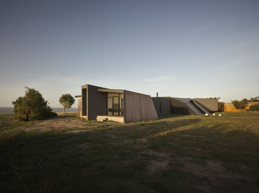Beached House / BKK Architects