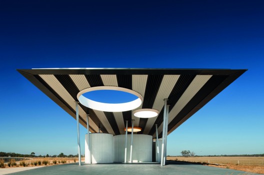 Calder Woodburn Rest Area / BKK Architects