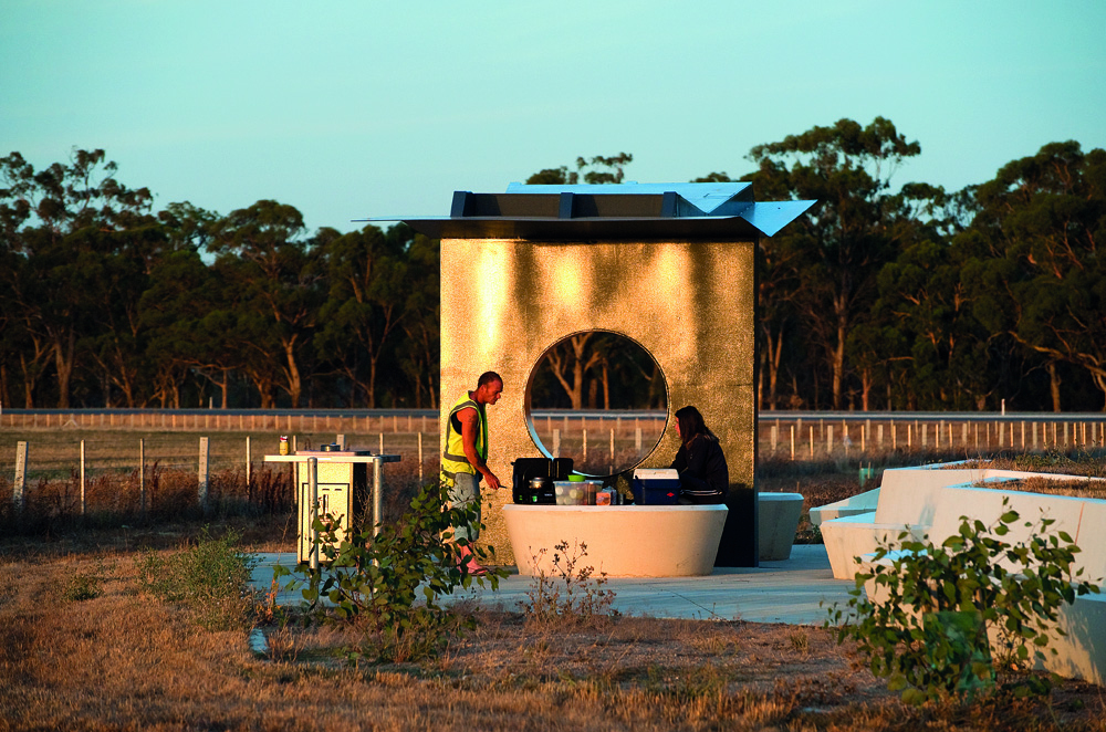 Calder Woodburn Rest Area / BKK Architects