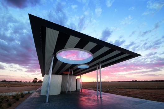 Calder Woodburn Rest Area / BKK Architects