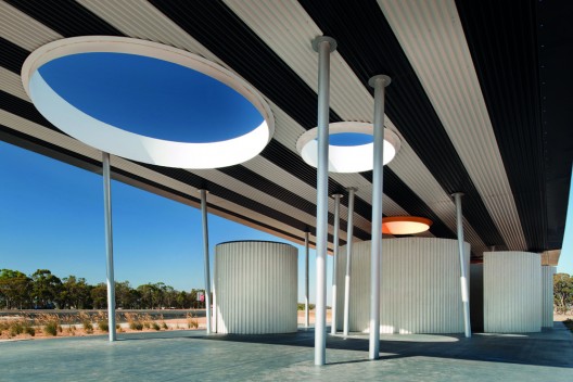 Calder Woodburn Rest Area / BKK Architects
