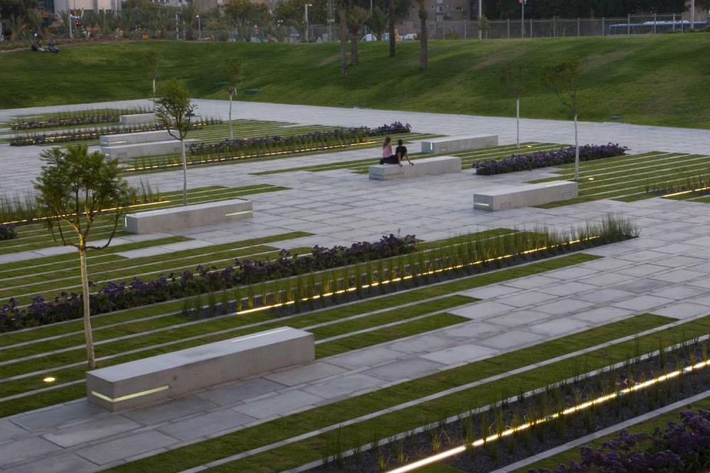 BGU University Entrance Square & Art Gallery / Chyutin Architects