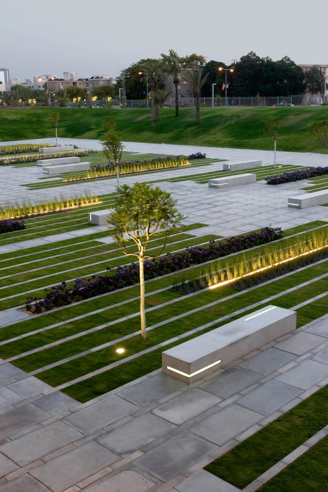 BGU University Entrance Square & Art Gallery / Chyutin Architects