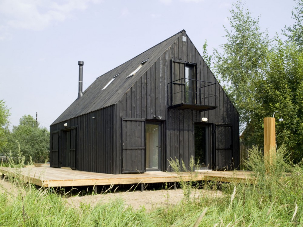 VolgaDacha House / Bureau Bernaskoni