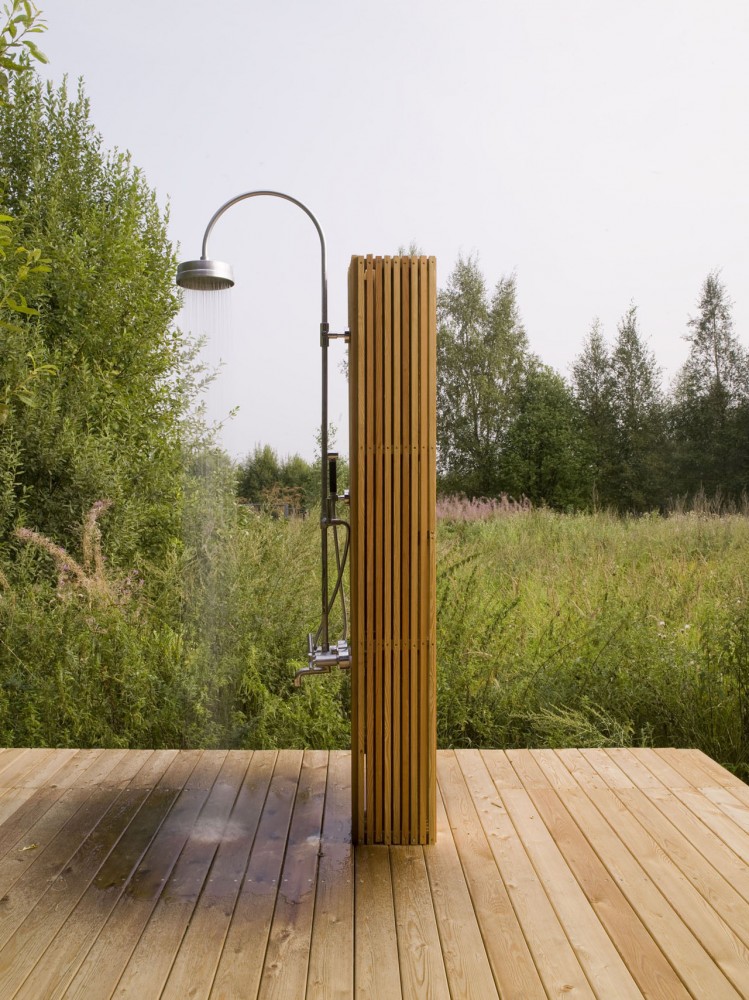 VolgaDacha House / Bureau Bernaskoni