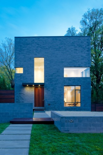 Hampden Lane House / Robert Gurney Architect