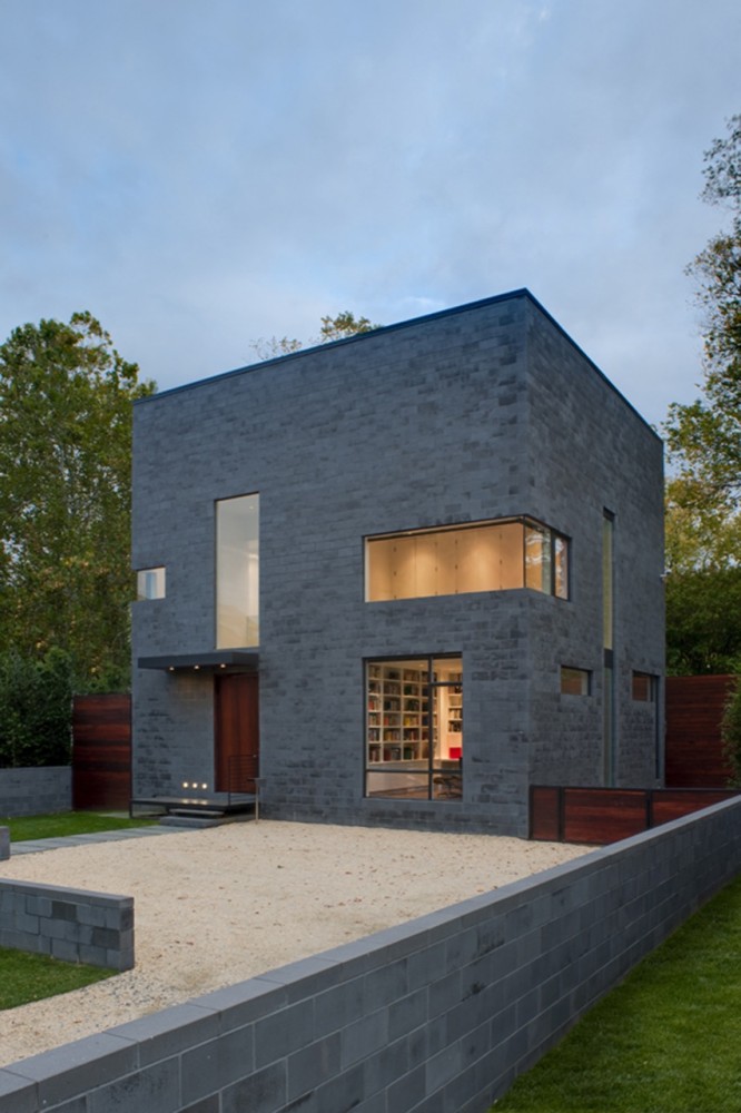 Hampden Lane House / Robert Gurney Architect